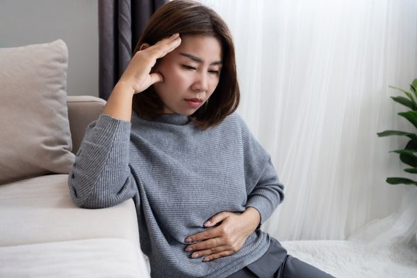 Woman experiencing inflammatory bowel discomfort